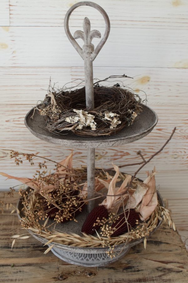 Deko Etagere für deine Dekoideen oder zum Servieren. Metalldeko Etagere 2 Lagen. Mrs Greenery Shop