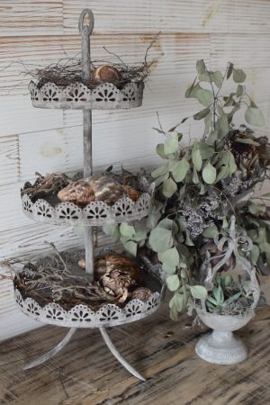 Etagere aus Metall mit 3 Ebenen Etagen Metalldeko deko Dekoidee metall Mrs Greenery Shop