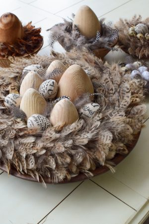Federkranz braun hell Kranz fertig gebunden Kränze dekorieren Dekoidee Osterdeko Osterkranz im Mrs Greenery Shop bestellen kaufen