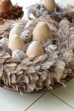 Federkranz braun hell Kranz fertig gebunden Kränze dekorieren Dekoidee Osterdeko Osterkranz im Mrs Greenery Shop bestellen kaufen