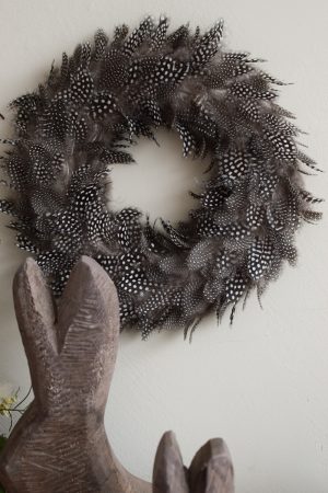 federkranz federkraenze hellbraun braun schwarz weiss osterdeko deko dekokranz federn dekoidee minikranz kränze im Mrs Greenery Shop bestellen kaufen