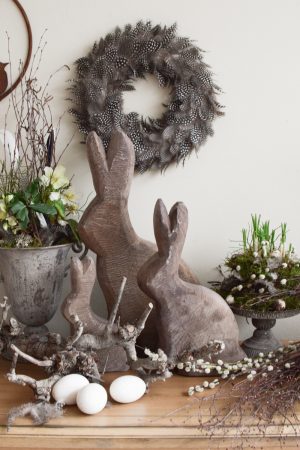 Hase Holzhase Osterhase Vollholz Pappel Pappelholz grau Pappelhase naturhase dekohase handarbeit osterdeko deko grau dekoidee holzdeko naturdeko im Mrs Greenery Shop bestellen kaufen