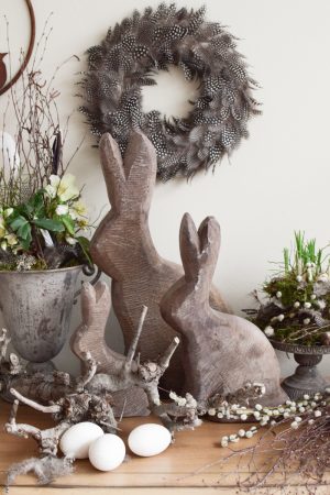 Hase Holzhase Osterhase Vollholz Pappel Pappelholz grau Pappelhase naturhase dekohase handarbeit osterdeko deko grau dekoidee holzdeko naturdeko im Mrs Greenery Shop bestellen kaufen