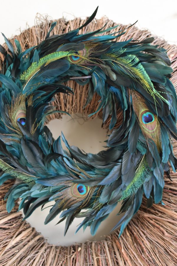 Pfauenfederkranz. Kranz aus Pfauenfedern. 50 und 65 cm Federkranz Kranz Kränze Ostern Osterkranz Dekokranz Naturkranz im Mrs Greenery Shop bestellen