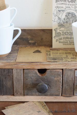 Hängekästchen Hängekasten Vintage Holzregal Küche Diele zur Aufbewahrung Dekoidee Deko Regal im Mrs Greenery Shop bestellen