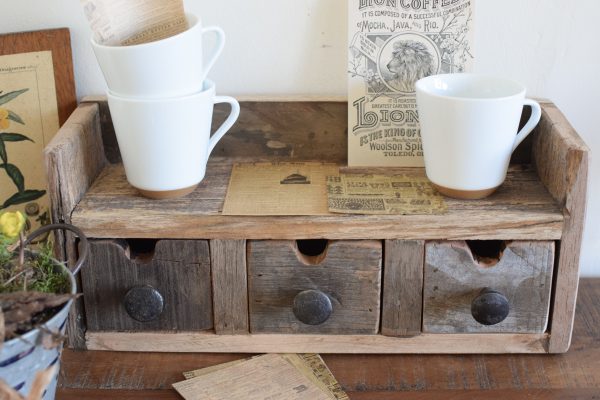 Hängekästchen Hängekasten Vintage Holzregal Küche Diele zur Aufbewahrung Dekoidee Deko Regal im Mrs Greenery Shop bestellen