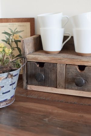 Hängekästchen Hängekasten Vintage Holzregal Küche Diele zur Aufbewahrung Dekoidee Deko Regal im Mrs Greenery Shop bestellen