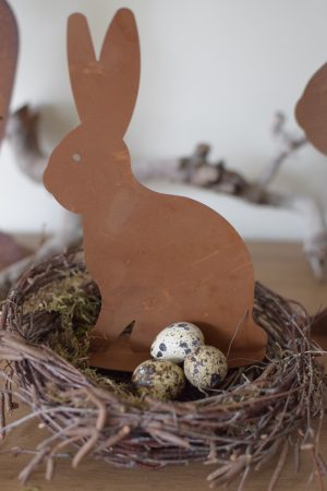 Hase Rosthase Rost Osterhase Rosthase Metallhase edelrost dekohase handarbeit osterdeko deko dekoidee holzdeko naturdeko im Mrs Greenery Shop bestellen kaufen