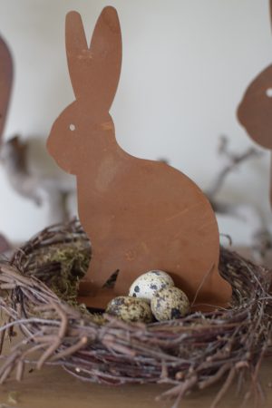 Hase Rosthase Rost Osterhase Rosthase Metallhase edelrost dekohase handarbeit osterdeko deko dekoidee holzdeko naturdeko im Mrs Greenery Shop bestellen kaufen