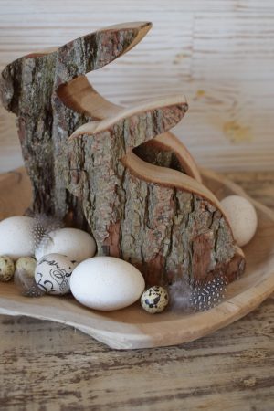 Hase Holzhase Osterhase Vollholz Rinde Rindenhase unbehandelt naturhase dekohase handarbeit osterdeko deko dekoidee holzdeko naturdeko im Mrs Greenery Shop bestellen kaufen
