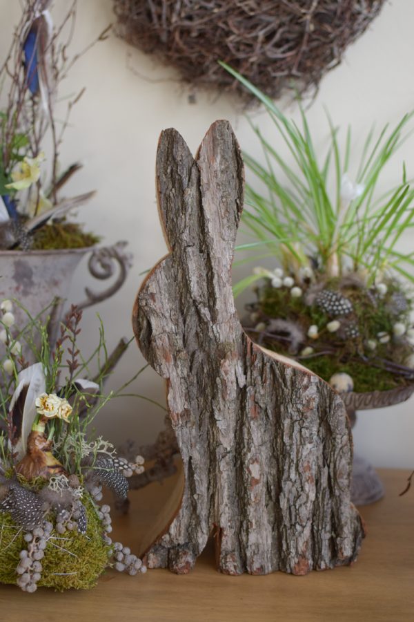 Hase Holzhase Osterhase Vollholz Rinde Rindenhase unbehandelt naturhase dekohase handarbeit osterdeko deko dekoidee holzdeko naturdeko im Mrs Greenery Shop bestellen kaufen