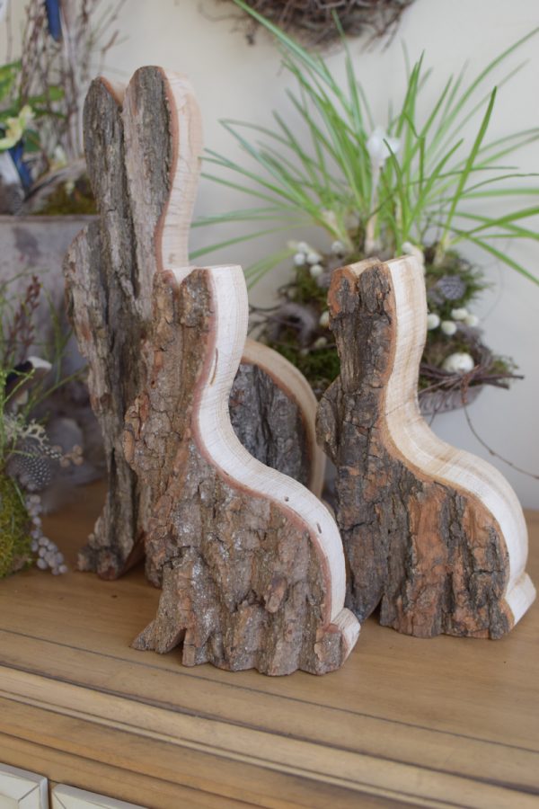 Hase Holzhase Osterhase Vollholz Rinde Rindenhase unbehandelt naturhase dekohase handarbeit osterdeko deko dekoidee holzdeko naturdeko im Mrs Greenery Shop bestellen kaufen