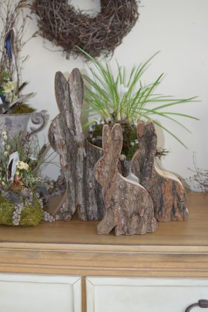 Hase Holzhase Osterhase Vollholz Rinde Rindenhase unbehandelt naturhase dekohase handarbeit osterdeko deko dekoidee holzdeko naturdeko im Mrs Greenery Shop bestellen kaufen