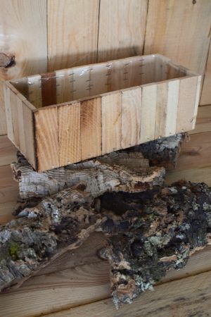 Holzkiste natur mit Plastikeinsatz für deine Naturdeko-Ideen. Deko Dekoration Kiste im Mrs Greenery Shop bestellen