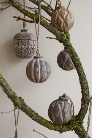 Holz Anhänger Kugel Holzkugel Weihnachtskugel Eichel Holzeichel Aufhänger Hänger Weihnachtsanhänger Holzdeko Advent Weihnachten natürliche Weihnachtsdeko im Mrs Greenery Shop bestellen