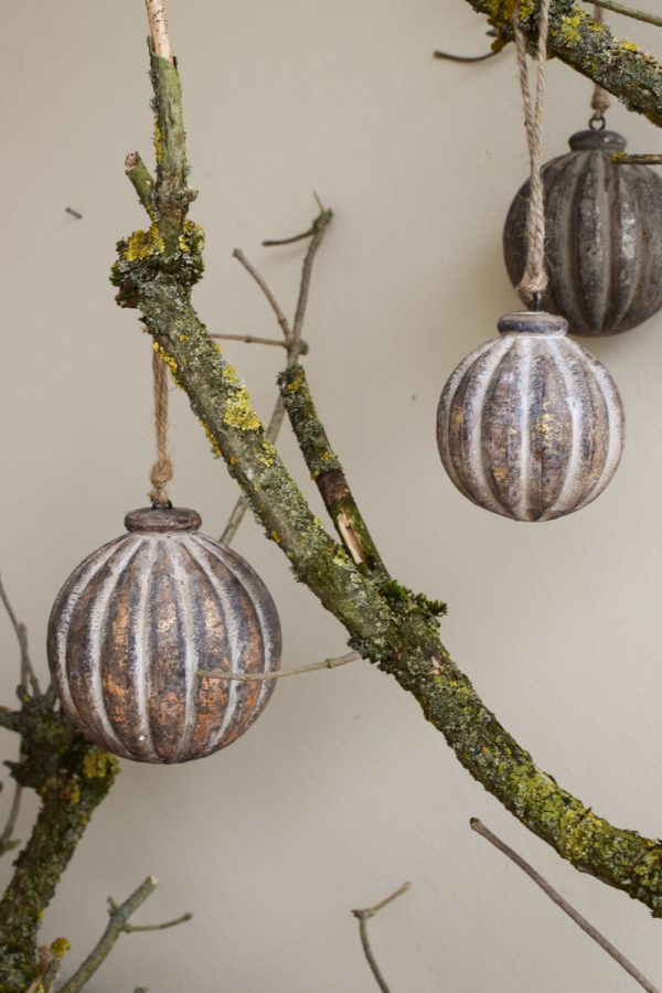 Holz Anhänger Kugel Holzkugel Weihnachtskugel Eichel Holzeichel Aufhänger Hänger Weihnachtsanhänger Holzdeko Advent Weihnachten natürliche Weihnachtsdeko im Mrs Greenery Shop bestellen