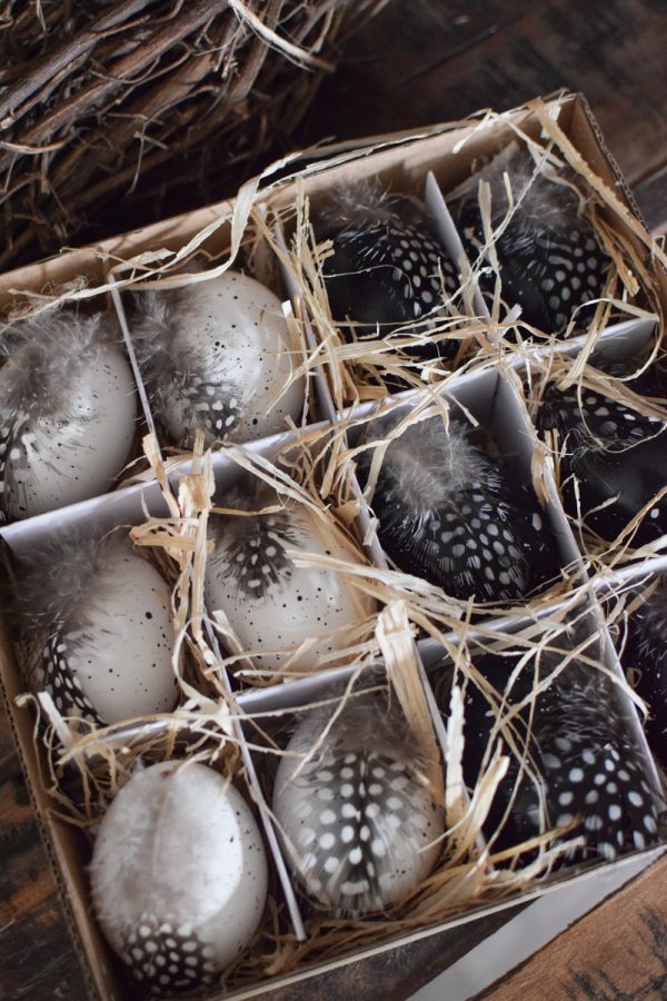 Hühnerei zum Hängen mit Feder Osterdeko Osterei Dekoei im Mrs Greenery Shop bestellen