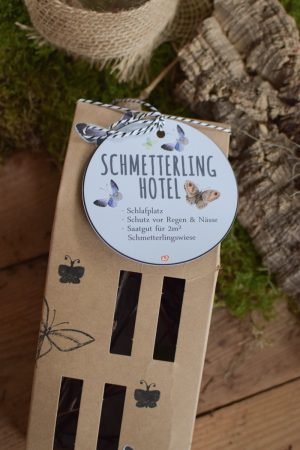 Insektenhotel Bienenhotel Schmetterlingshotel zum Aufhaengen im Mrs Greenery Shop bestellen Naturdeko Deko mit Naturmaterialien