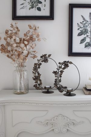 Floraler Kerzenhalter und Teelichthalter mit Metallring zum Aufstellen aus dem Mrs Greenery Shop