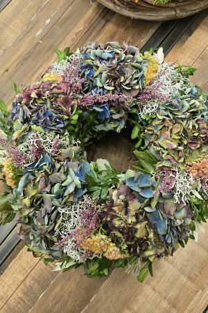 Kranz Früchtekranz Beerenkranz grün rot Herbstkranz Kränze im Mrs greenery shop bestellen kaufen hortensienkranz