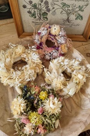 Kranz Kränze Mini-Kränze Trockenblumen getrocknete Blüten Trockenblumenkranz weiss pastell im Mrs Greenery Shop bestellen kaufen