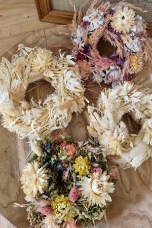 Kranz Kränze Mini-Kränze Trockenblumen getrocknete Blüten Trockenblumenkranz weiss pastell im Mrs Greenery Shop bestellen kaufen