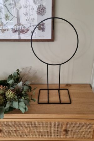 Kranzständer Kranz-Ständer zum Aufhängen von Kränzen. Kranz Kranzdeko Aufsteller im Mrs Greenery Shop bestellen kaufen