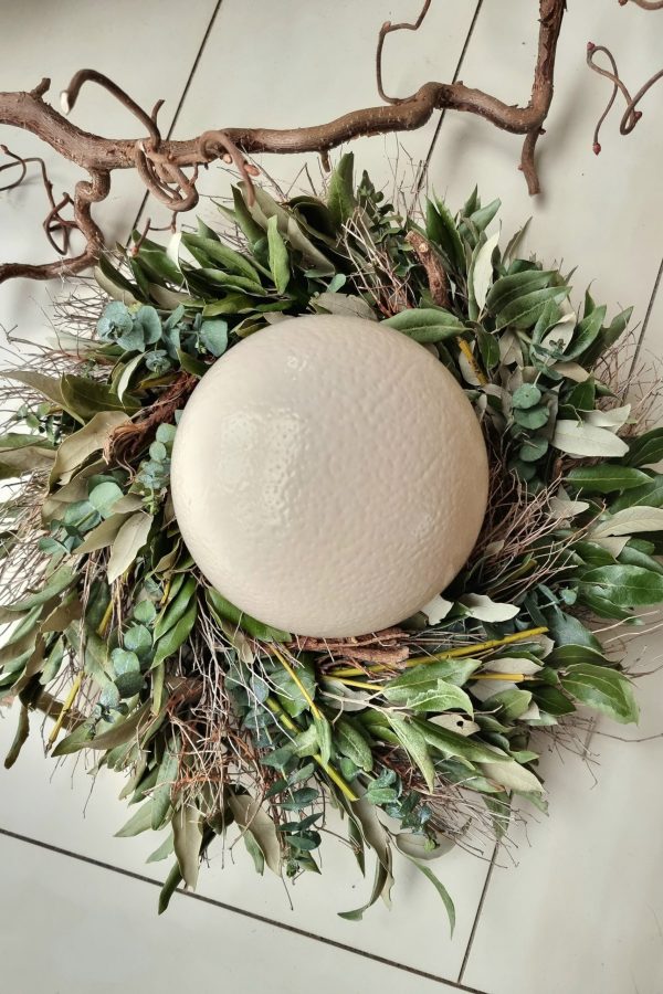 Mit dem Kreativ Set Greenery Love Kranz kannst du aus Steineiche Euphorbia Eukalyptus und Hartriegel einen Kranz binden. selber machen diy mrs greenery