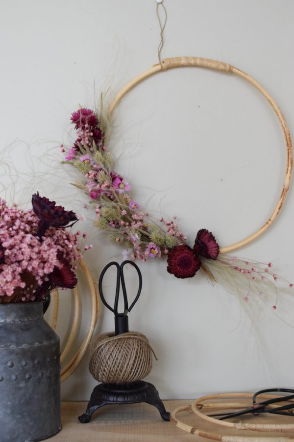 Loop Kranz binden mit Trockenblumen: Online Workshop inkl. Material Kränze selber machen aus getrockneten Blumen. Trockenblumenkranz, Kränze selbermachen Anleitung Loopkranz DIY Selberbinden selbermachen
