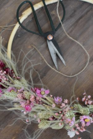 Loop Kranz binden mit Trockenblumen: Online Workshop inkl. Material Kränze selber machen aus getrockneten Blumen. Trockenblumenkranz, Kränze selbermachen Anleitung Loopkranz DIY Selberbinden selbermachen