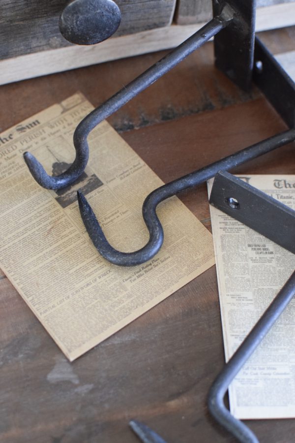 Metallhaken schwarz, Haken aus Metall antik für die Wand. Wandhaken. Aufhängung im Mrs Greenery Shop bestellen