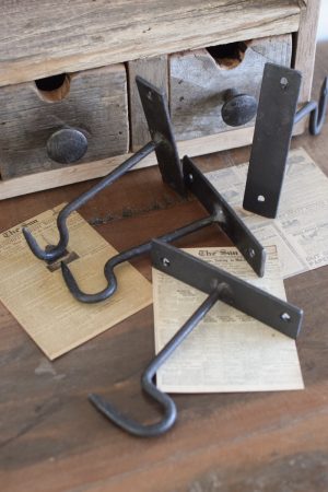 Metallhaken schwarz, Haken aus Metall antik für die Wand. Wandhaken. Aufhängung im Mrs Greenery Shop bestellen