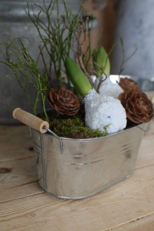 Dein perfekter Begleiter für alle Pflanzen: die Metall-Schale eignet sich perfekt für den Garten, Terrasse, Balkon, aber auch für Zuhause. Dekoidee Blumendeko Topf Übertopf aus Metall VintageBegleiter für alle Pflanzen: der Metall-Übertopf eignet sich perfekt für den Garten, Terrasse, Balkon, aber auch für Zuhause. Dekoidee Blumendeko Topf Schale Übertopf aus Metall