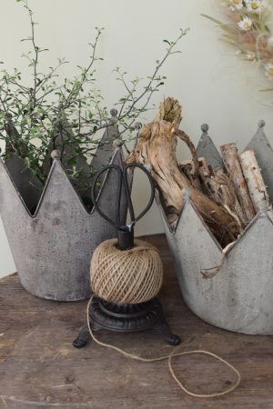 Metallkrone Topf Dekokrone grau antik Übertopf Dekoidee Pflanzdeko Deko Krone Metallkrone Kronen Schere Schnurhalter
