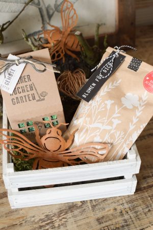 Geschenkidee Set im Holz-Kistchen mit Metallbiene und Samen Blumensamen Kräutersamen Garten Küchengarten Küchenkräuter im Mrs Greenery Shop bestellen kaufen