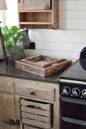 Holz-Tablett Set Serviertablett Dekotablett Tablett antikholz altholz für Küche und deinen Schreibtisch. Deko für die Landhausküche jetzt im Mrs Greenery Shop bestellen kaufen