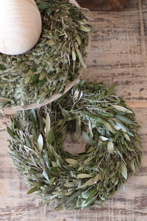 Oliven-Thymian Kranz fertig gebunden Kränze frisch im Mrs Greenery Shop bestellen Olivenkranz