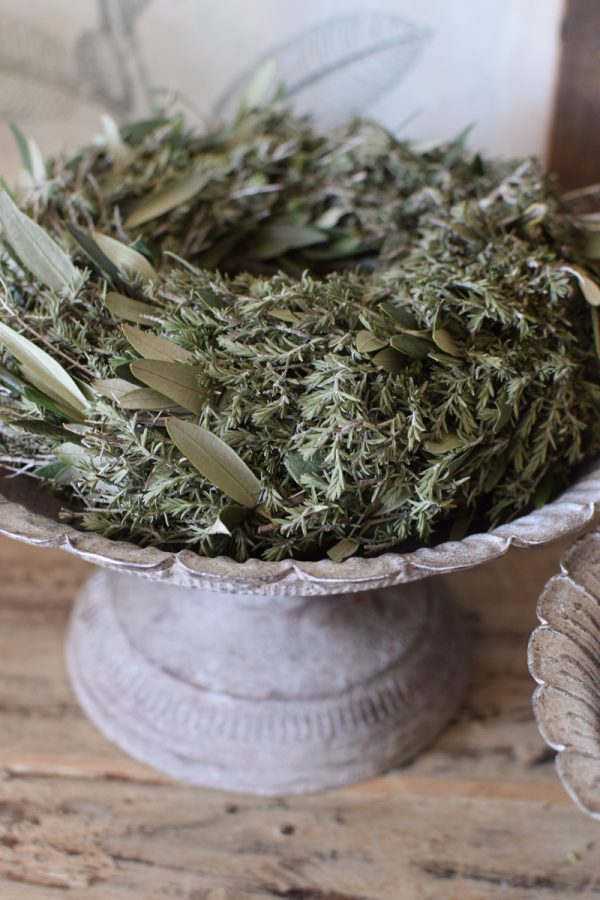 Oliven-Thymian Kranz fertig gebunden Kränze frisch im Mrs Greenery Shop bestellen Olivenkranz