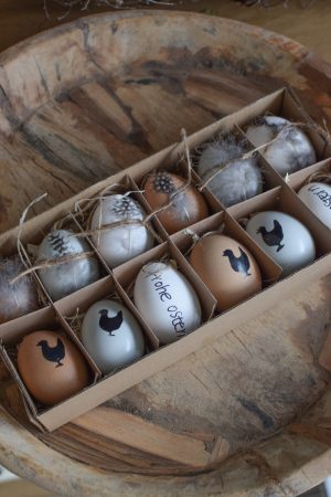 Osterei gefaerbt Hühnerei zum Hängen mit Feder Mix Osterdeko Osterei Dekoei im Mrs Greenery Shop bestellen