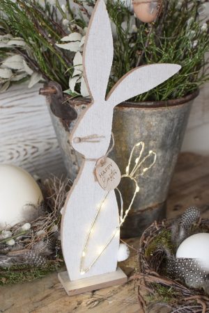 Osterhase Osterdeko mit LED Hase zum Aufstellen Ostern Holz Deko im Mrs Greenery Shop bestellen