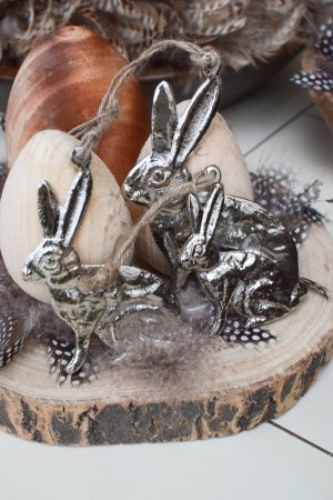 Osterhase Hase Metallhase silber zum aufhängen. Anhänger aus Metall. Osterdeko Ostern im Mrs Greenery Shop bestellen kaufen