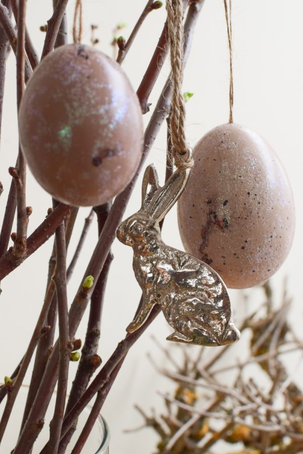 Osterhase Hase Metallhase silber zum aufhängen. Anhänger aus Metall. Osterdeko Ostern im Mrs Greenery Shop bestellen kaufen