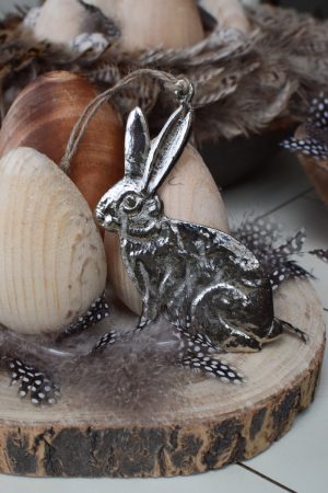 Osterhase Hase Metallhase silber zum aufhängen. Anhänger aus Metall. Osterdeko Ostern im Mrs Greenery Shop bestellen kaufen