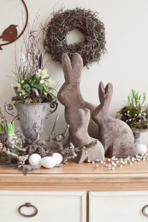 Hase Holzhase Osterhase Vollholz Pappel Pappelholz grau Pappelhase naturhase dekohase handarbeit osterdeko deko grau dekoidee holzdeko naturdeko im Mrs Greenery Shop bestellen kaufen