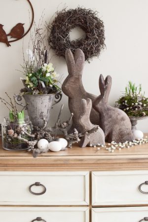 Hase Holzhase Osterhase Vollholz Pappel Pappelholz grau Pappelhase naturhase dekohase handarbeit osterdeko deko grau dekoidee holzdeko naturdeko im Mrs Greenery Shop bestellen kaufen