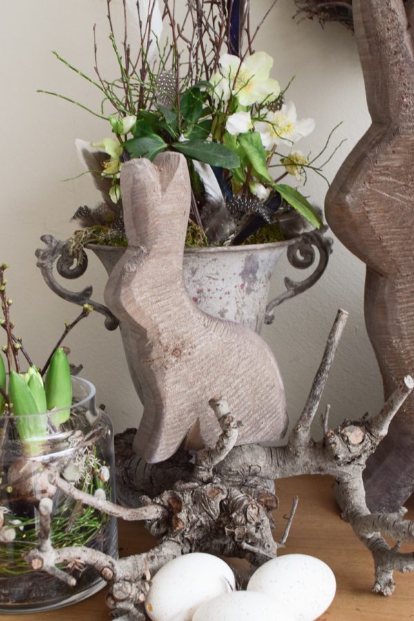 Hase Holzhase Osterhase Vollholz Pappel Pappelholz grau Pappelhase naturhase dekohase handarbeit osterdeko deko grau dekoidee holzdeko naturdeko im Mrs Greenery Shop bestellen kaufen