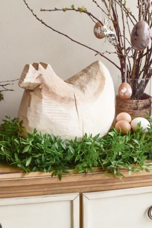 Henne Holzhenne pappelholz osternest handarbeit osterhenne osterdeko deko dekoidee holzdeko naturdeko im Mrs Greenery Shop bestellen kaufen