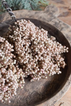Pfefferbeeren hell weiß kaufen bei Mrs Greenery: Ein Bund getrocknet. Für deine kreativen Naturdekos. Kreativsein mit Naturmaterialien Trockenblumen