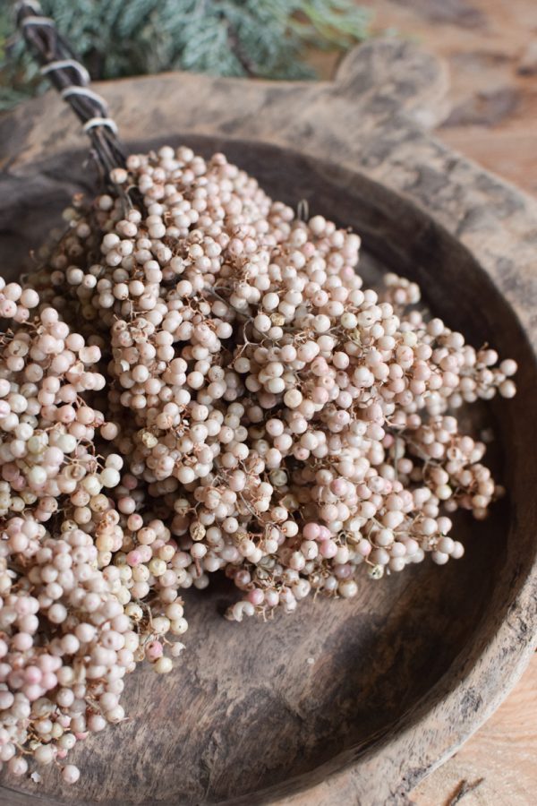 Pfefferbeeren hell weiß kaufen bei Mrs Greenery: Ein Bund getrocknet. Für deine kreativen Naturdekos. Kreativsein mit Naturmaterialien Trockenblumen