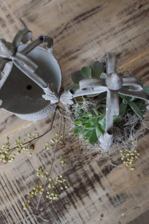 Pflanzkrone Metall Vintage Metalldeko Pflanzen grau Pflanztopf Gefäß Topfpflanze deko Dekoidee Mrs Greenery Shop